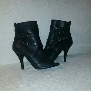 Carlos Santana ankle booties~